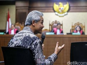 Jadi Saksi e-KTP, Ganjar Tak Merasa Pencalonan di Pilgub Terganggu