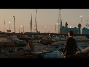 Adam Levine Jadi Kekasih Tak Nyata Alexandra Daddario di Wait