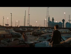 Adam Levine Jadi Kekasih Tak Nyata Alexandra Daddario di Wait