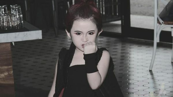 Kerennya, Kecil-kecil Sudah Jago Bergaya di Depan Kamera
