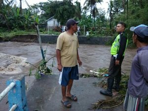 Sungai Bajulmati juga Banjiri Permukiman Warga di Situbondo