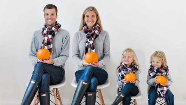 Ide Foto Keluarga yang Keren dan Seru Ada di Sini