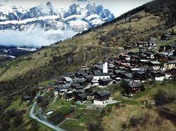 Mau Pindah ke Desa Swiss dan Dibayar Rp 950 Juta? Begini Caranya