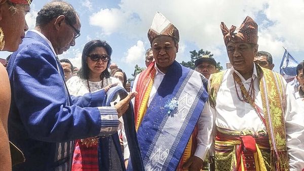 Ritual Potong Kerbau Sambut Pasangan Cagub-Cawagub NTT Benny K Harman
