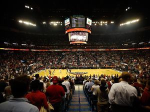 Atap Stadion Bocor, Laga Pacers vs Pelicans Ditunda