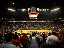 Atap Stadion Bocor, Laga Pacers vs Pelicans Ditunda