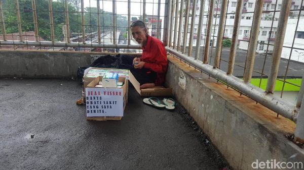 Kisahnya Viral, Ini Pak Deden Penjual Tisu yang Tak Mau Mengemis