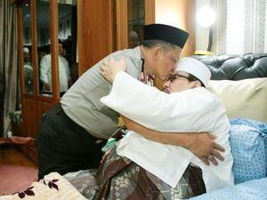 Ciuman Kening Jenderal Tito ke Habib Ali