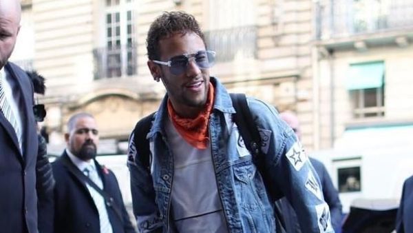 Deretan Gaya Busana Mewah Neymar, Pemain Bola Berpendapatan Rp 491 M