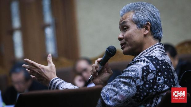 Gubernur Jawa Tengah Ganjar Pranowo menjadi saksi dalam sidang lanjutan perkara korupsi e-KTP dengan terdakwa Setya Novanto (Setnov) di Pengadilan Tipikor, Jakarta, Kamis, 8 Februari 2018
