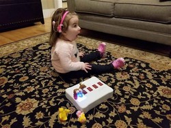 Keren! Ayah ini Ciptakan Mainan untuk Anaknya yang Difabel