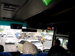 Truk Terguling di Tol Jagorawi KM 32 Arah Jakarta, Lalin Macet