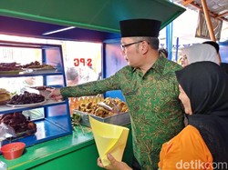 Menjajal Kuliner di Belakang Rumah Dinas Ridwan Kamil