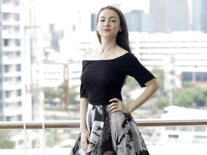 Cantik dan Mulus! Pesona Rianti Cartwright