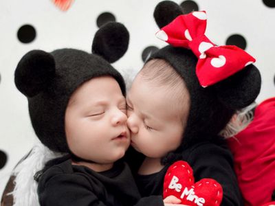 Gemas Banget! Saat Bayi Baru Lahir Jadi Mickey dan Minnie Mouse