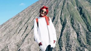 Foto: Inspiratif, Traveler Berhijab Ini Selalu Stylish Saat Jelajahi Nusantara
