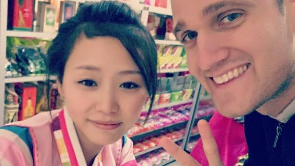 Foto: Wanita Korea Utara Jadi Pemandu Wisata, Cantik Nggak?