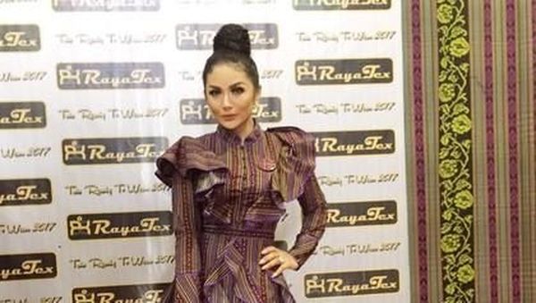 Adu Gaya 10 Penyanyi Indonesia dengan Tas yang Harganya Hingga Ratusan Juta