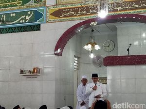 Anies ke Warga Korban Banjir: Mari Dihadapi dengan Ketabahan Anies ke Warga Korban Banjir: Mari Dihadapi dengan Ketabahan