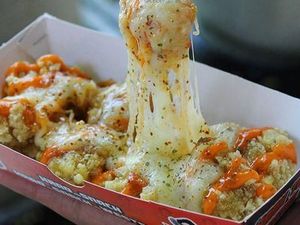 10 Jajanan Berlelehan Keju Mozzarella yang Mulur dan Bikin Ngiler