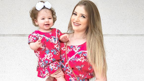 Super Cute! Saat Bunda Pakai Baju Kembaran dengan si Kecil