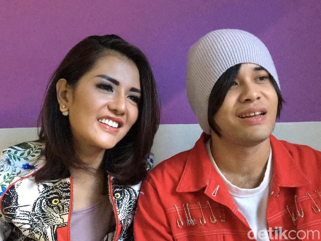 Calvin Dores Ikuti Jejak Sang Ayah Deddy Dores Calvin Dores Ikuti Jejak Sang Ayah Deddy Dores