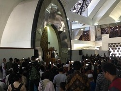 Usai Salat Jumat, Jokowi Ajak Ulama Sumbar Makan Siang Bersama