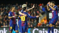 Wajar kalau para pemain Barca bergembira. Mereka masih ada di jalur treble. (Foto: Heino Kalis/Reuters)