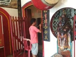 Antar Dewa ke Nirwana Awali Imlek di Klenteng Poo An Kiong Blitar