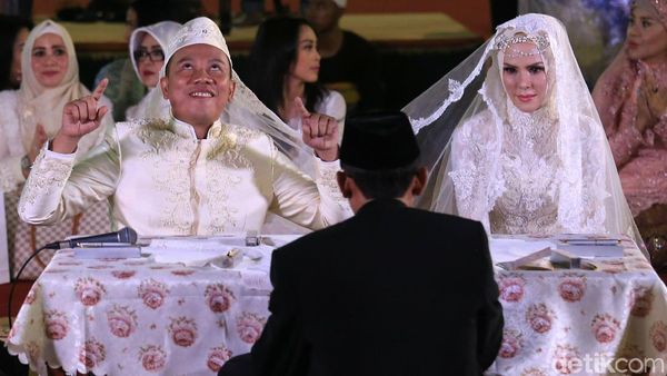 Ini Selebrasi Ala Vicky Prasetyo Usai Nikahi Angel Lelga