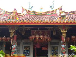 Foto: Kelenteng Hadiah Sultan HB II Mulai Sibuk Sambut Imlek