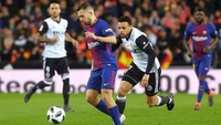 Barcelona menaklukkan Los Che 2-0 di leg II semifinal Copa del Rey saat berduel di Mestalla, Jumat (9/2/2018) dinihari WIB. Mereka melaju dengan agregrat 3-0. (Foto: Heino Kalis/Reuters)