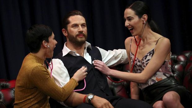 Patung Tom Hardy di Madame Tussauds dibikin sangat mirip dengan aslinya.