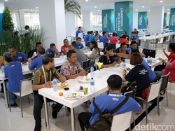 Ditenagai Lebih dari 200 Orang, Dining Hall Wisma Atlet Sajikan Beragam Makanan