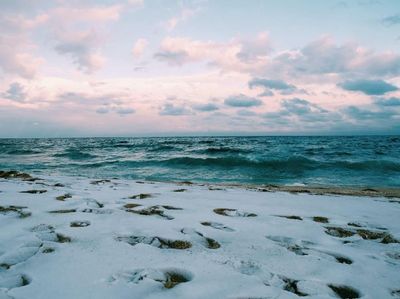 Ketika Salju Selimuti Pantai di Barcelona