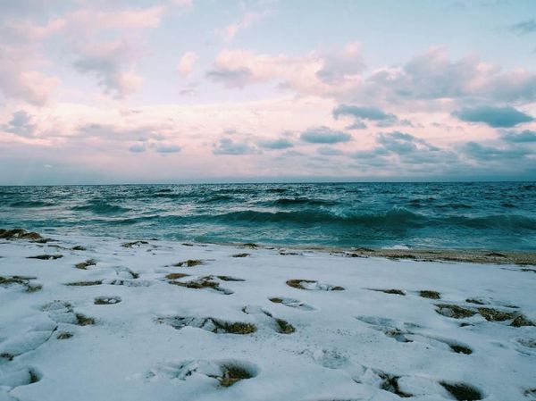 Ketika Salju Selimuti Pantai di Barcelona