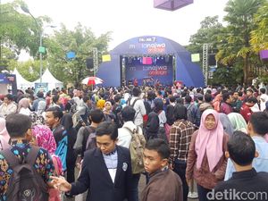 Antrean Mengular, Tukar Tiket Mata Najwa di Malang