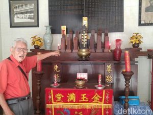 Kisah di Balik Sinci dengan Nama Gus Dur di Altar Pecinan Semarang