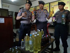 Ratusan Miras Disita Polisi dari Dua Toko di Banyuwangi