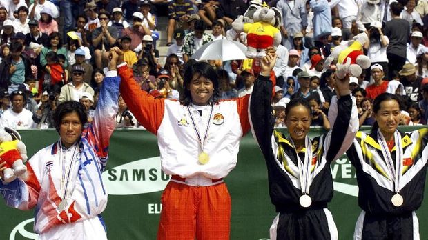 Yayuk Basuki merayakan emas keempatnya di ajang Asian Games.