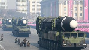Korut Pamerkan Rudal Balistik Antarbenua di Parade Militer