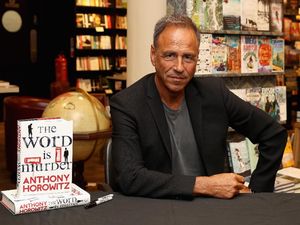 Belum Usai Buku James Bond, Anthony Horowitz Tulis Novel Misteri Belum Usai Buku James Bond, Anthony Horowitz Tulis Novel Misteri