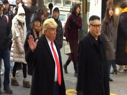 Video Trump Jalan Bareng Kim Jong-un