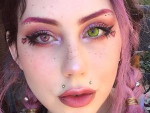 Kisah Wanita yang Buat Freckles di Wajah dengan Mentato Sendiri Kulitnya