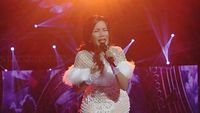 Aksi Rita Sugiarto di Atas Panggung saat Disawer Ratusan Juta