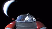 Meme Kocak Starman Naik Tesla Roadster ke Mars