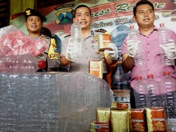 Polisi Gerebek Pabrik Miras di Mojokerto, 1 Tersangka Diamankan