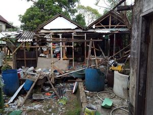 Rumah Seorang Guru di Sumenep Hancur Terkena Ledakan