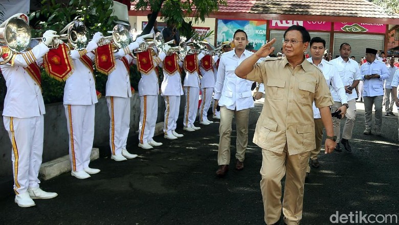 Siapa yang Hendak Ditinju Jokowi di 2019?