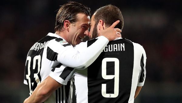 Foto: Bernardeschi-Higuain Menangkan Juventus